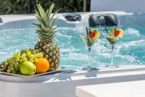 Day, Natural landscape, Hot Tub, Balcony/Terrace, Food, Mountain view, Sea view, Drinks