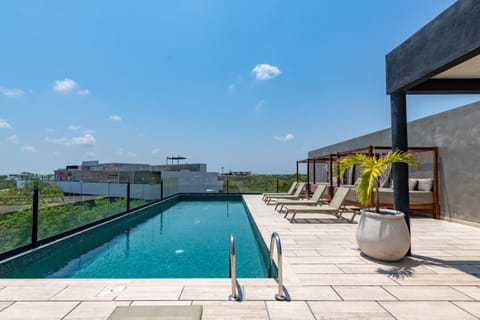 Swimming pool, sunbed