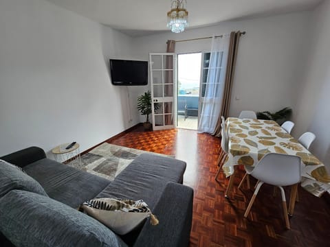 TV and multimedia, Living room, Seating area, Evening entertainment