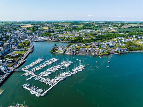 Nearby landmark, Day, Bird's eye view