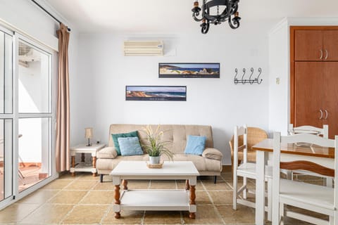 Kitchen or kitchenette, Living room, Lounge or bar, Seating area, Dining area, wardrobe, air conditioner