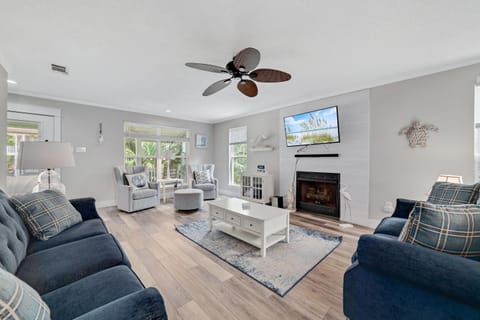 Bear Point Cottage House in Ono Island