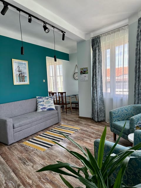 Living room, Photo of the whole room, Seating area