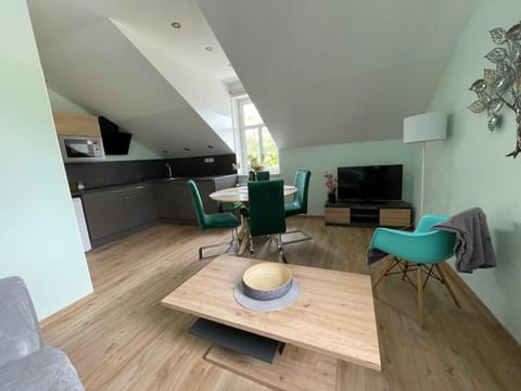 Kitchen or kitchenette, Living room