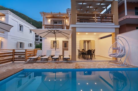 Property building, Balcony/Terrace, Pool view, Swimming pool