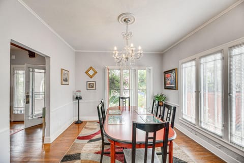 2 Blocks to Melrose Ave! Home with Furnished Patio House in West Hollywood