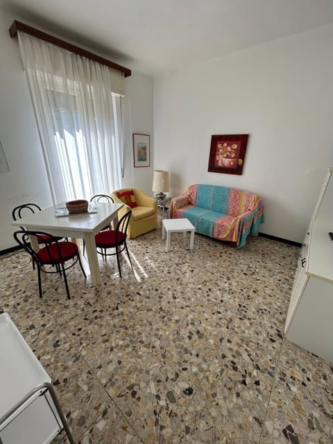 Living room, Photo of the whole room, Seating area, Dining area