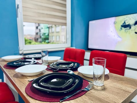 Communal lounge/ TV room, TV and multimedia, Living room, Seating area, Dining area, Evening entertainment