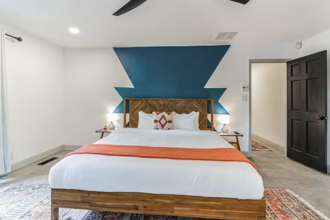 Bed, Bedroom, fireplace