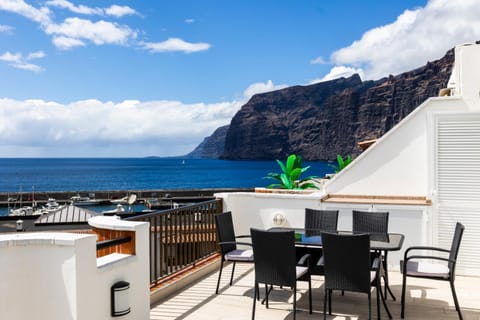 Nearby landmark, Day, View (from property/room), Balcony/Terrace, Balcony/Terrace, Seating area, Dining area, Mountain view, Sea view