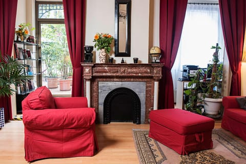 Living room, Lobby or reception, Seating area, flat iron
