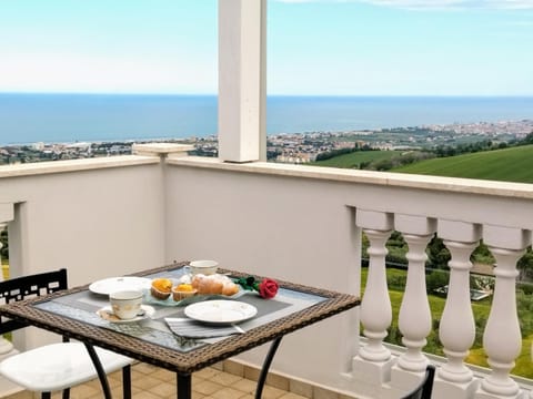 Balcony/Terrace, Internal: Not applicable to any particular room