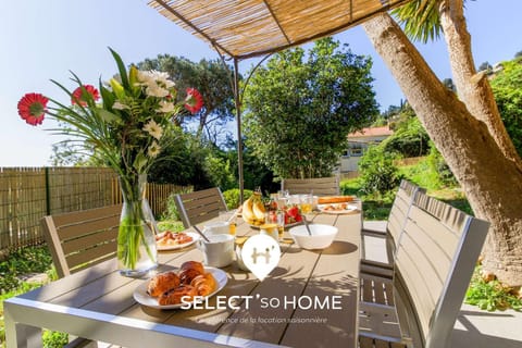 Property building, Spring, Day, Garden, Dining area, Garden view