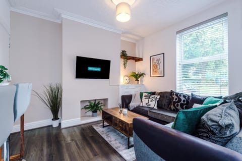 Communal lounge/ TV room, TV and multimedia, Living room, Seating area