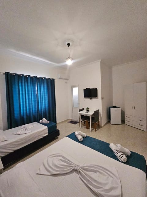 Bed, TV and multimedia, Bedroom, towels, air conditioner