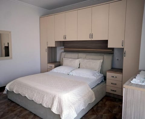 Bed, Photo of the whole room, Bedroom, wardrobe