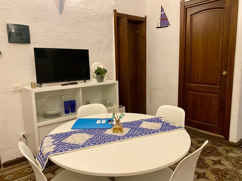 TV and multimedia, Dining area