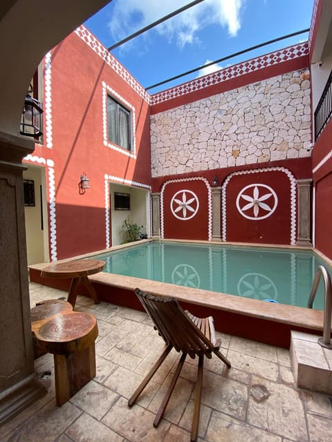 Swimming pool, Swimming pool