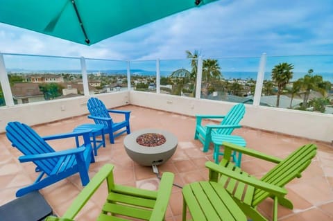 Ocean & Bay Views Pool & Hot Tub Rooftop Patio House in Pacific Beach