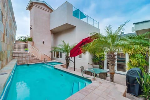 Ocean & Bay Views Pool & Hot Tub Rooftop Patio House in Pacific Beach