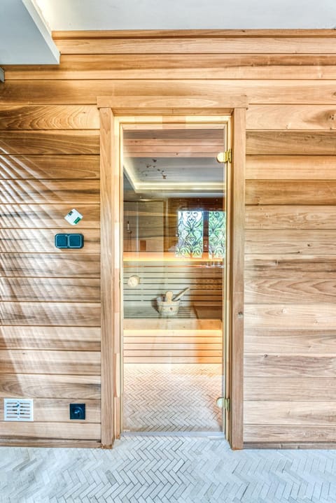 Sauna Bain Nordique Cinéma Vue Montange Chalet in Chamonix