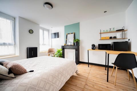 Bed, TV and multimedia, Coffee/tea facilities, Photo of the whole room, Bedroom, minibar