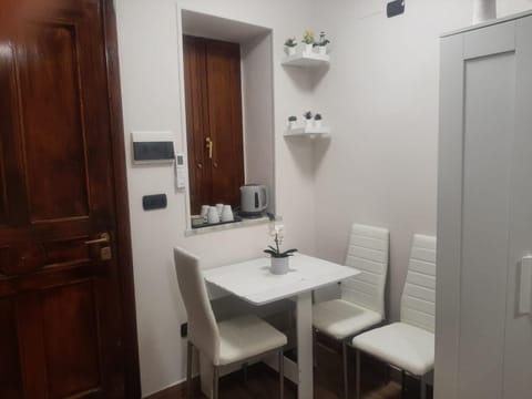 Coffee/tea facilities, Dining area