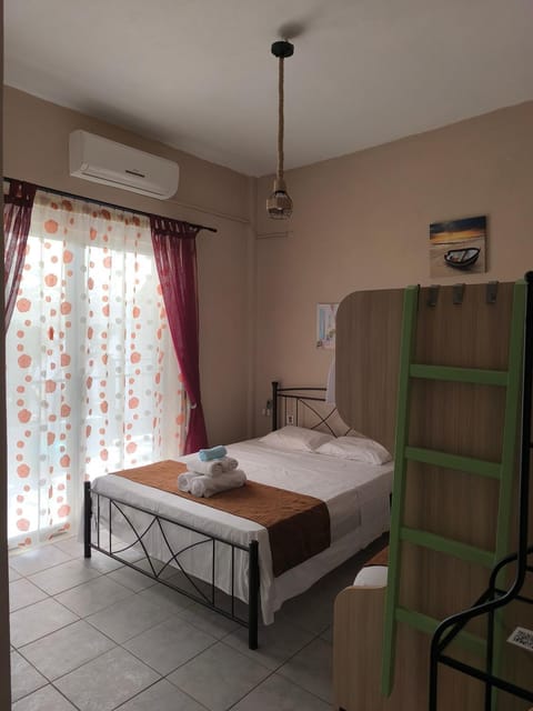 Bed, Photo of the whole room, Bedroom, air conditioner