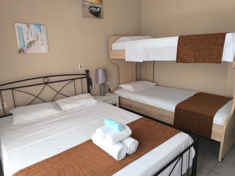 Bed, Photo of the whole room, Bedroom, bunk bed, towels