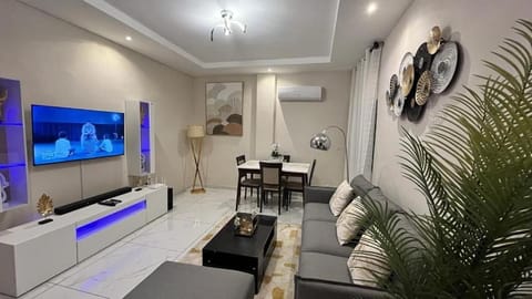 Communal lounge/ TV room, TV and multimedia, Living room, Seating area, air conditioner