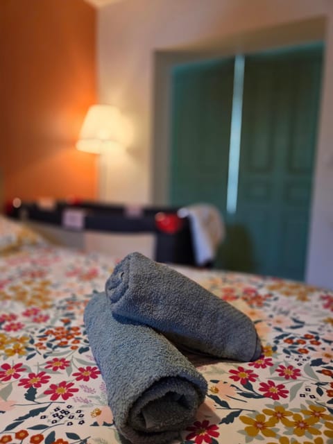 Bed, Bedroom, cot, towels