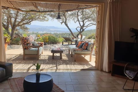 Patio, View (from property/room), Dining area, Sea view