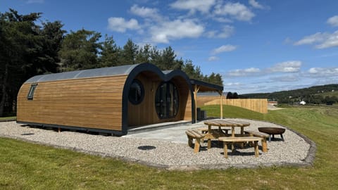 Property building, Natural landscape, Dining area