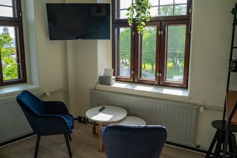 TV and multimedia, Living room, Seating area, internet