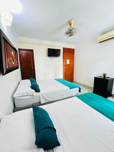 Bed, TV and multimedia, Photo of the whole room