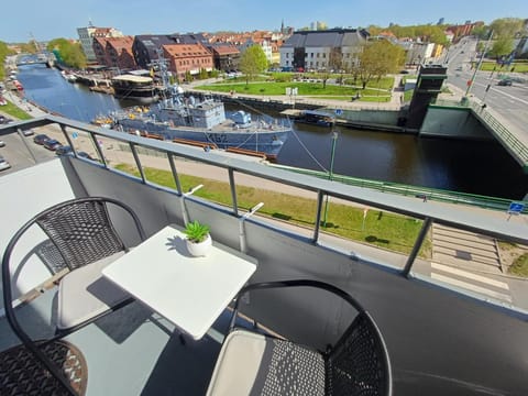 Balcony/Terrace, City view, River view