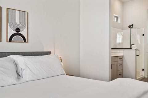 Gleaming Contemporary Home in Buckeye with Pool,BBQ Apartment in Buckeye