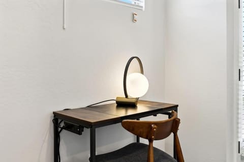 Sparkling Modern Home in Buckeye with Pool,BBQ Apartment in Buckeye