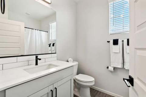 Fresh Modern Home in Buckeye with Pool,BBQ Apartment in Buckeye