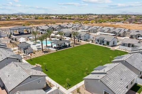 Fresh Modern Home in Buckeye with Pool,BBQ Apartment in Buckeye