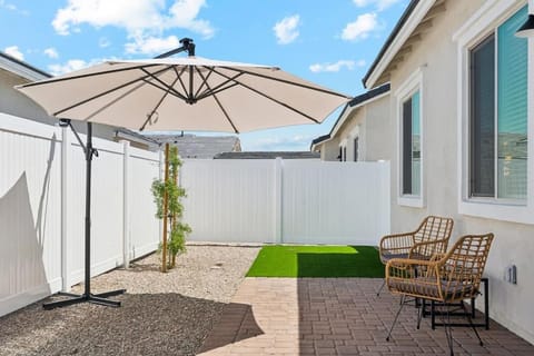 Fresh Modern Home in Buckeye with Pool,BBQ Apartment in Buckeye