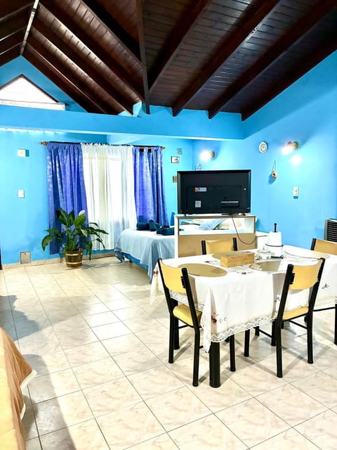 Communal lounge/ TV room, TV and multimedia, Living room, Seating area, Dining area