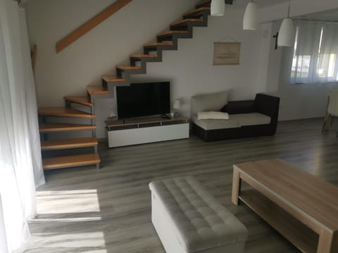 Žuta kuća House in Split-Dalmatia County