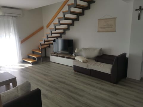 Žuta kuća House in Split-Dalmatia County