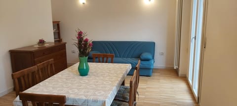 TV and multimedia, Living room, Dining area