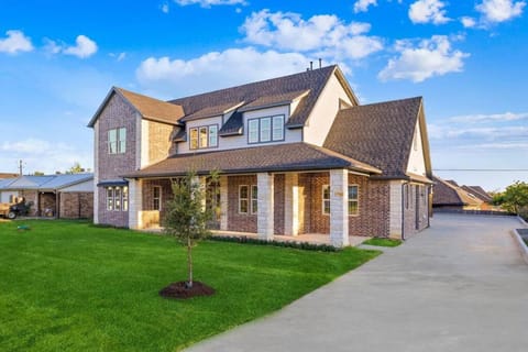 Property building, Spring, Street view