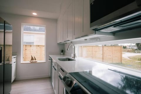 Marsh View - Modern Getaway - Mins from Downtown House in Saint Augustine