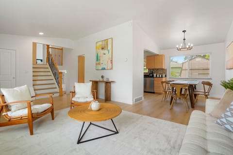 Large Home, 2 Living Rooms, Great for Family/Pets! House in Arvada