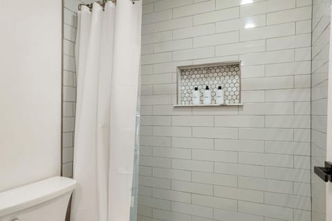 Large Home, 2 Living Rooms, Great for Family/Pets! House in Arvada