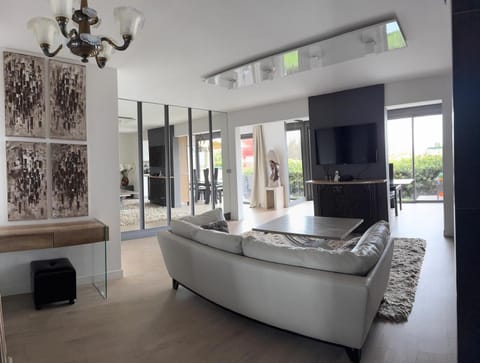 Rez de jardin avec vue mer à saint jean Apartment in Saint-Jean-Cap-Ferrat